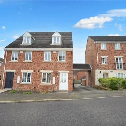 Buy this 3 bed duplex on New Forest Way in Thorpe-on-the-Hill, LS10 4UA