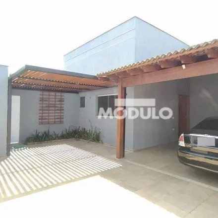 Buy this 3 bed house on Rua Jerônima Lucas Barros in Segismundo Pereira, Uberlândia - MG