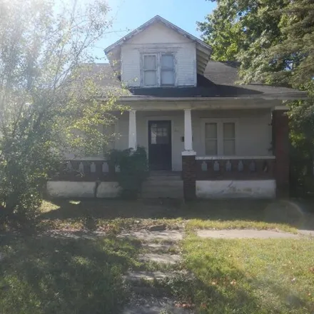 Buy this 4 bed house on 268 North Tannehill Street in Moberly, MO 65270