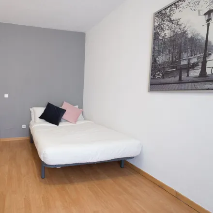 Rent this 8 bed room on Calle de Fuencarral in 41, 28004 Madrid