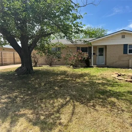 Rent this 3 bed house on 2470 Glenwood Drive in Abilene, TX 79605