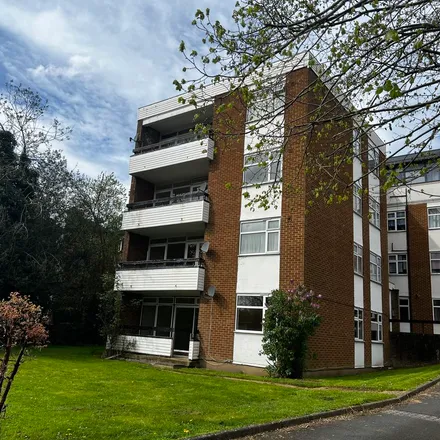Rent this 2 bed apartment on St Christopher's Hospice in Lawrie Park Road, London