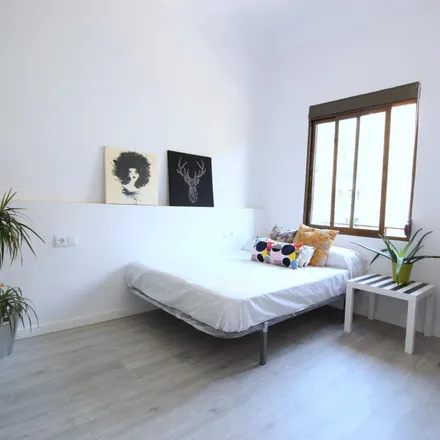 Rent this 5 bed room on Carrer de Ramiro de Maeztu in 26, 46021 Valencia