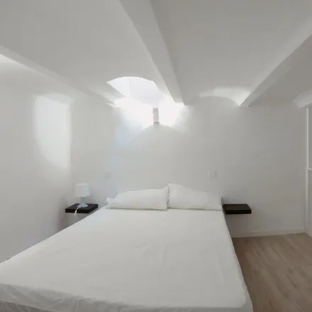 Image 1 - Calle de Rodrigo Uhagón, 28026 Madrid, Spain - Apartment for rent