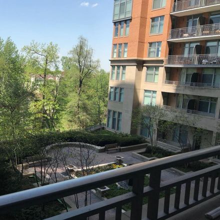 Rent this 1 bed condo on Crestwood Dr in McLean, VA