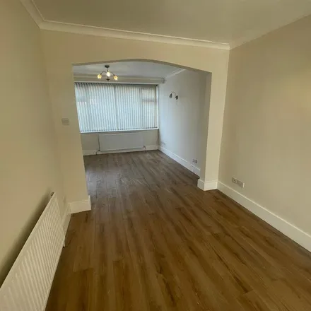 Rent this 3 bed apartment on Turner Road in Queensbury, London