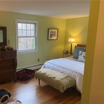 Image 3 - 96 Kristen Court, Portsmouth, RI 02871, USA - House for rent