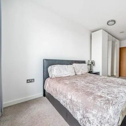Image 6 - Russel Sqaure, Victoria Road, Horley, RH6 7PZ, United Kingdom - Apartment for sale