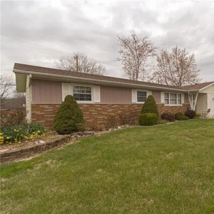 Image 2 - 1450 Paradise Drive, Highland, IL 62249, USA - House for sale