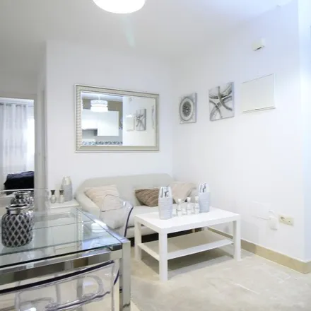 Rent this 2 bed apartment on Centro Privado de Formación Profesional Específica Centro Europeo de Estudios Profesionales in Paseo de Extremadura, 33