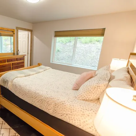 Rent this 3 bed house on Matanuska-Susitna in Alaska, USA