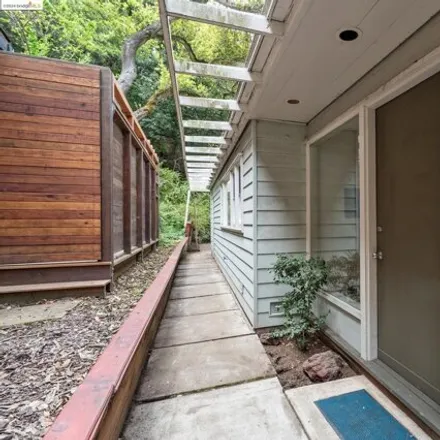 Image 2 - 1402 Glendale Avenue, Berkeley, CA 94708, USA - House for sale