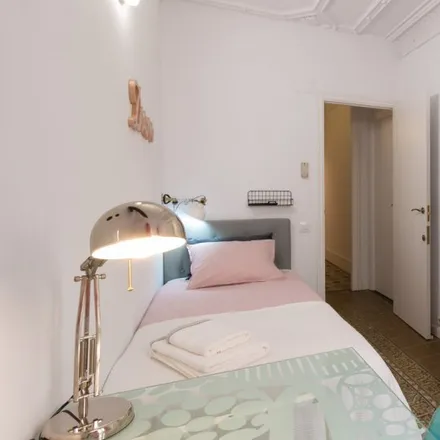 Rent this 7 bed room on Alessio Rinella in Carrer del Duc, 08001 Barcelona