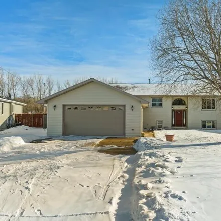 Image 1 - 2554 Belview Drive, Minot, ND 58701, USA - House for sale