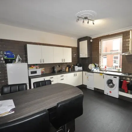 Image 5 - Back Meadow View, Leeds, LS6 1JQ, United Kingdom - Townhouse for rent