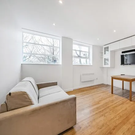 Rent this 1 bed apartment on Bermondsey Health Centre in Alscot Road, London