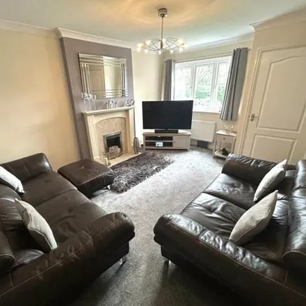 Image 2 - 11 Attock Close, Chadderton, OL9 7BP, United Kingdom - Townhouse for sale