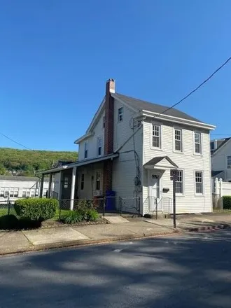 Image 3 - 672 North Bishop Thorpe Street, Fountain Hill, Lehigh County, PA 18015, USA - House for sale