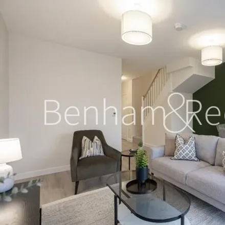 Rent this 2 bed townhouse on Springfield University Hospital in 15 Springfield Drive, London