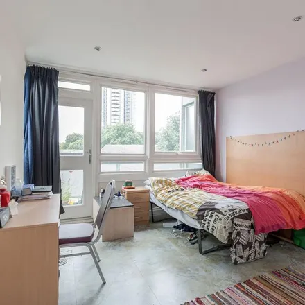 Rent this 3 bed apartment on Elephant &amp; Castle Day Nursery in 15 Hampton Street, London