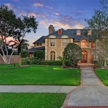 Buy this 5 bed house on 2603 Lakecrest Dr in Pearland, Texas