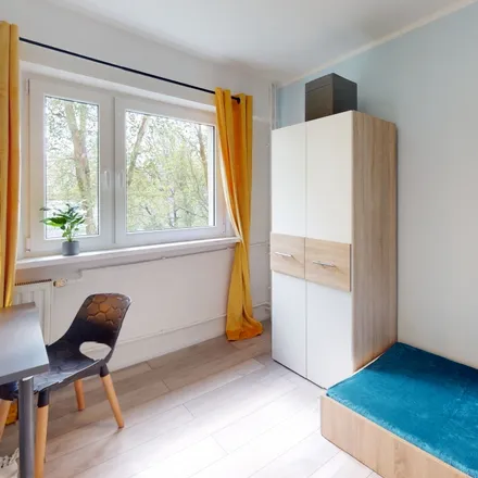 Rent this 6 bed room on Gąbińska 18 in 01-703 Warsaw, Poland