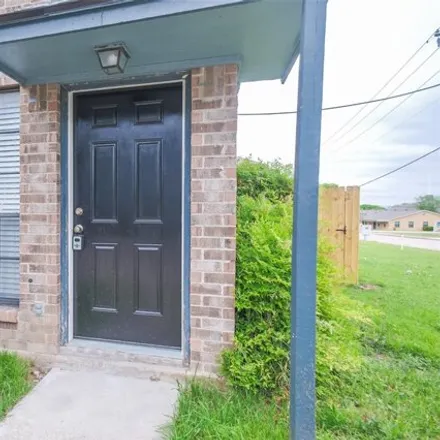 Rent this 2 bed house on 1048 McKinley Street in Benbrook, TX 76126