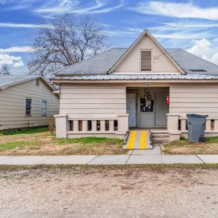 Buy this studio house on 640 South 4th Street in Paragould, AR 72450