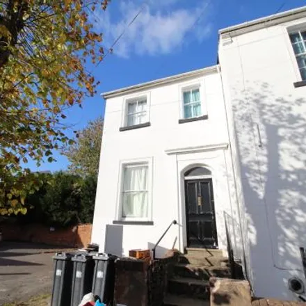 Rent this 6 bed townhouse on Hill Street in Royal Leamington Spa, CV32 4TG