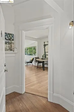 Image 3 - 2611 Piedmont Avenue, Berkeley, CA 94720, USA - Condo for sale