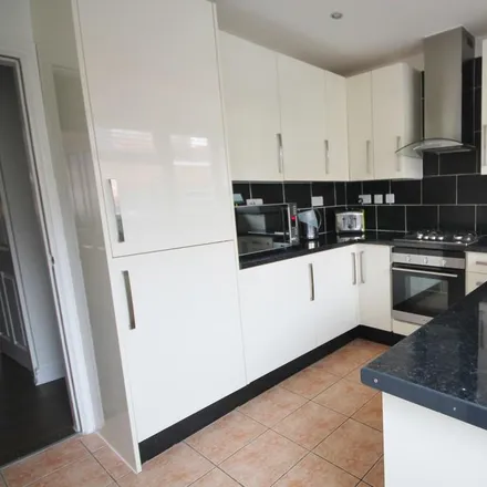 Image 3 - Clifton Road, Leicester, LE2 8AA, United Kingdom - Townhouse for rent