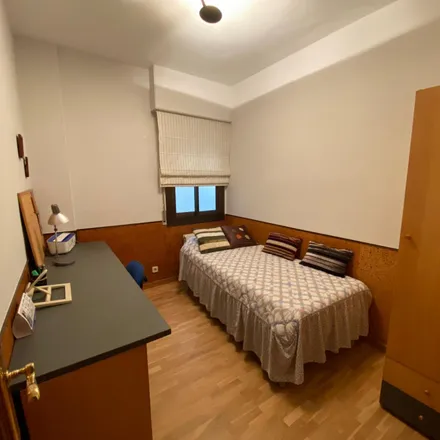 Rent this 4 bed room on Passeig de Pujades in 33, 08018 Barcelona