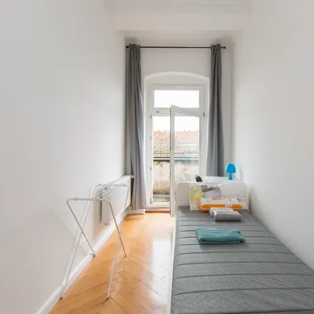 Rent this 5 bed room on Driesener Straße 16 in 10439 Berlin, Germany
