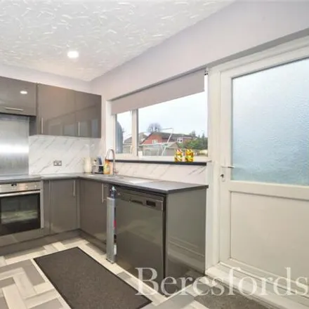 Image 5 - Linley Crescent, London, RM7 8RB, United Kingdom - Townhouse for sale
