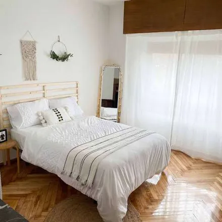 Image 6 - Calle de Vicente Gaceo, 17, 28029 Madrid, Spain - Apartment for rent