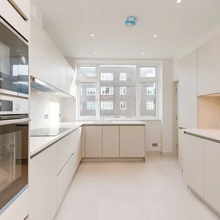 Rent this 4 bed apartment on The Polygon in 89 Avenue Road, London