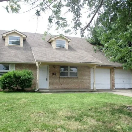 Image 1 - 1204 SW 72nd St, Oklahoma City, Oklahoma, 73139 - House for sale