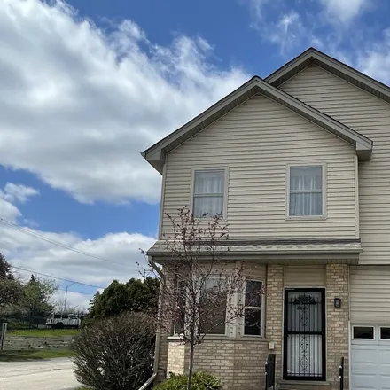 Buy this 3 bed townhouse on 8641 86th Avenue in Hickory Hills, IL 60458