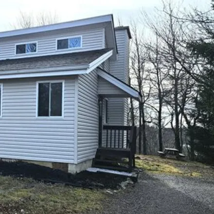 Buy this 3 bed house on 135 Eagle View Run in Tobyhanna Township, PA 18334
