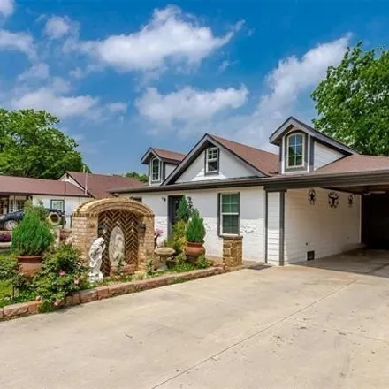 Buy this 6 bed house on 862 East Laramie Lane in Dallas, TX 75217