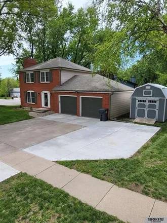 Buy this 4 bed house on 2915 North 72nd Street in Lincoln, NE 68507