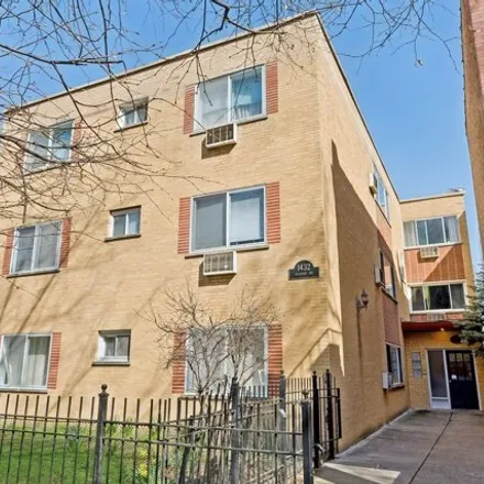 Buy this 3 bed condo on 1432 West Rosemont Avenue in Chicago, IL 60660