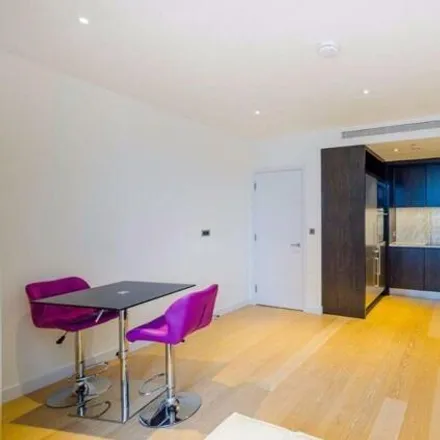 Image 2 - Charrington Tower, 11 Biscayne Avenue, London, E14 9AU, United Kingdom - Room for rent