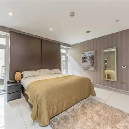 Image 2 - 227 Sussex Gardens, London, W2 2RL, United Kingdom - Apartment for rent