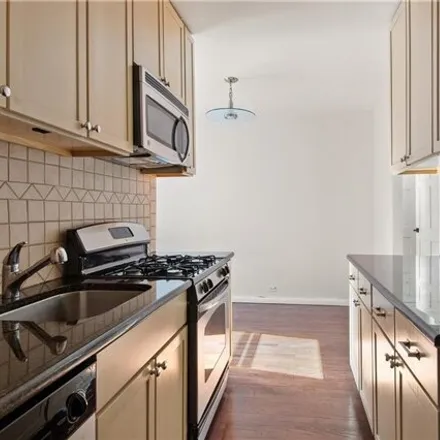 Image 9 - 510 Kappock Street, New York, NY 10463, USA - Apartment for sale