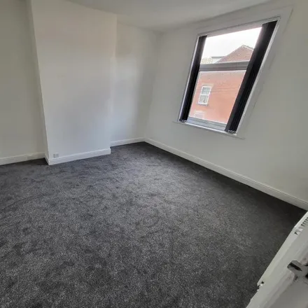Image 7 - Armley Lodge Road, Leeds, LS12 2AS, United Kingdom - Townhouse for rent
