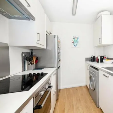 Image 4 - 12-27 Linwood Close, London, SE5 8UX, United Kingdom - Room for rent