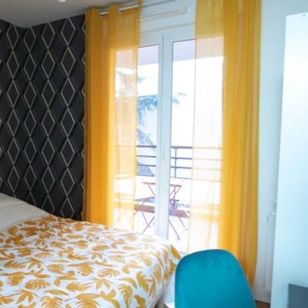 Rent this 1 bed room on 149 Avenue Francis de Pressensé in 69200 Vénissieux, France