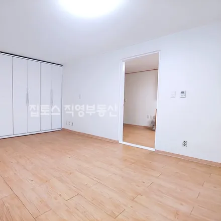 Rent this studio apartment on 서울특별시 강남구 논현동 242-38