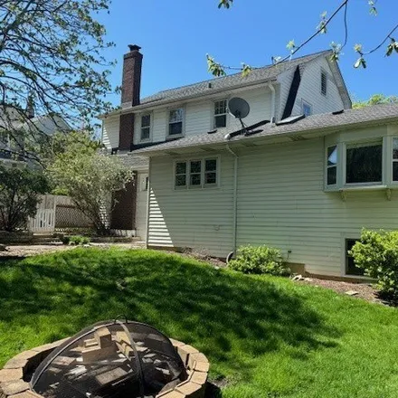 Rent this 4 bed house on 451 South Vine Street in Hinsdale, DuPage County